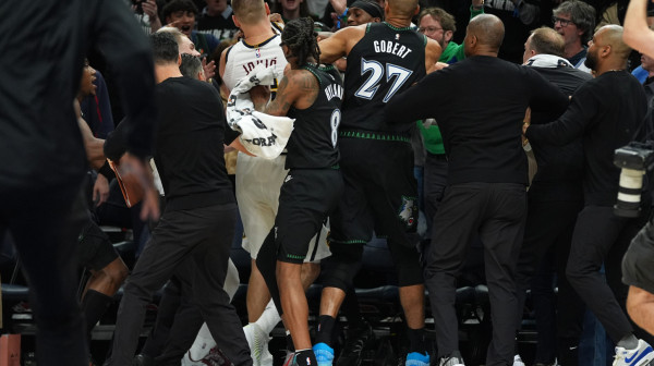Dosunmu uništio Denver, Jokić izazvao haos! VIDEO