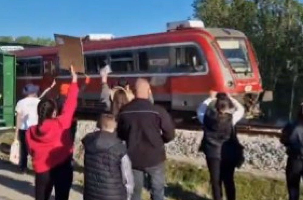 Blokaderi više ni sami ne znaju šta izvode; Građani u neverici: "Ovo je da se čovek samo smeje idiotima" VIDEO