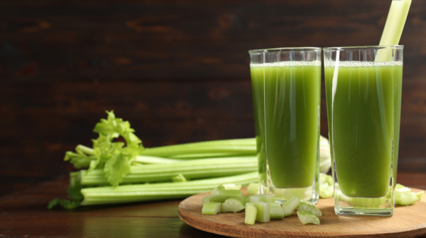 Da li je sok od celera zaista spas ili samo mit? Nutricionisti otkrivaju