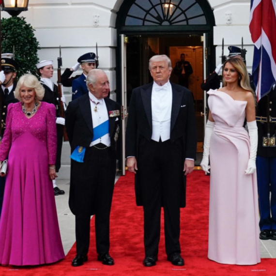Neobičan trenutak između Kamile i Melanije obišao svet: Čitač sa usana sve otkrio FOTO