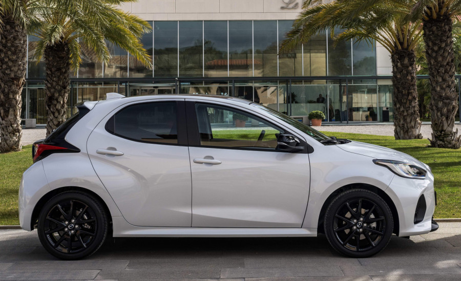 Mazda2 Hybrid 2026: Više opreme, novi sistemi bezbednosti i poboljšan dizajn FOTO