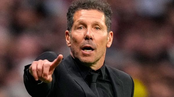 Vajt zgazio grb Atletika – tata i sin Simeone "poludeli" VIDEO