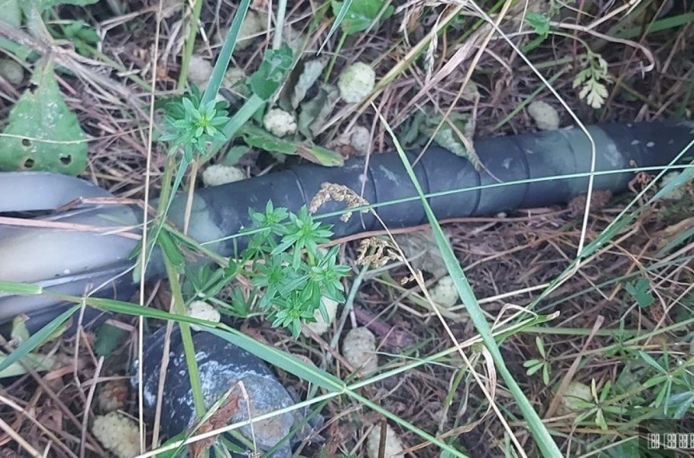 Čitav arsenal neksplodiranih sredstava u Kragujevcu: Dve ručne bombe, artiljerijski projektil i mina...