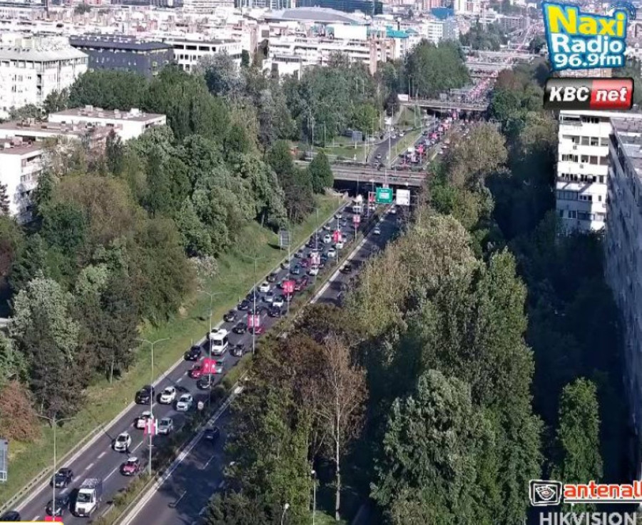 Severe traffic congestion in Belgrade – packed streets PHOTO