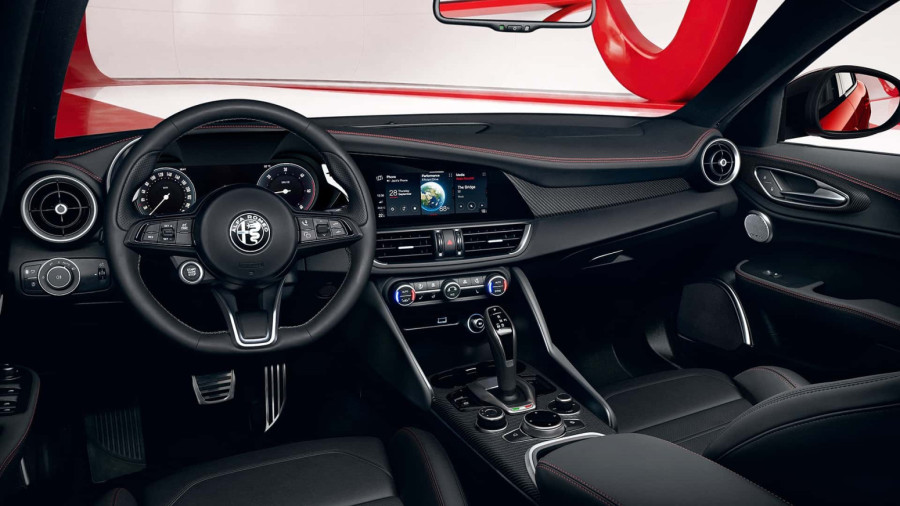 Osveženi za 2027: Alfa Romeo ni posle čitave decenije ne odustaje od svoja dva modela FOTO