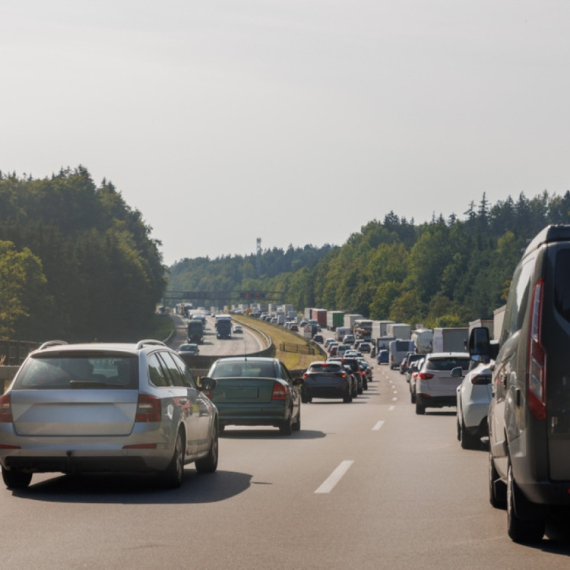 Kolaps na putevima širom Srbije; Kilometarske kolone posle praznika VIDEO