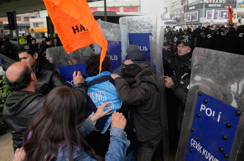 Haos u Istanbulu: Brutalne scene sa protesta obišle svet - privedeno 550 ljudi FOTO/VIDEO