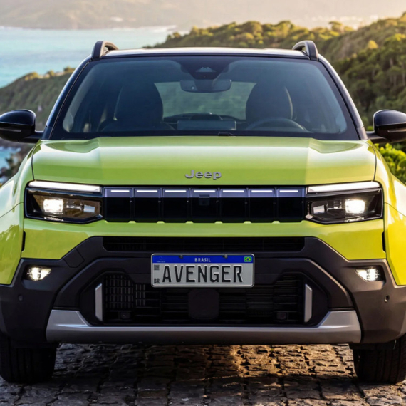 Jeep Avenger dobio novo lice: Osvetljena maska i moderniji izgled za mali SUV FOTO