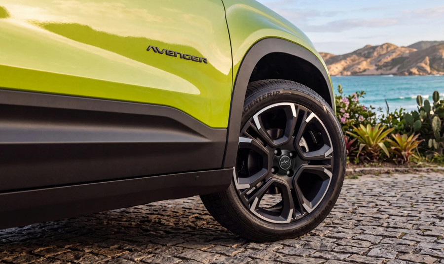 Jeep Avenger dobio novo lice: Osvetljena maska i moderniji izgled za mali SUV FOTO
