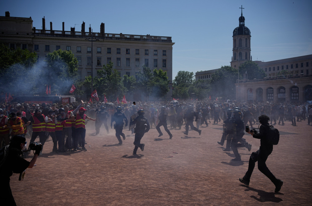 "Ulični ratovi" u svetskim gradovima: Protesti eskalirali, policija upotrebila silu FOTO/VIDEO