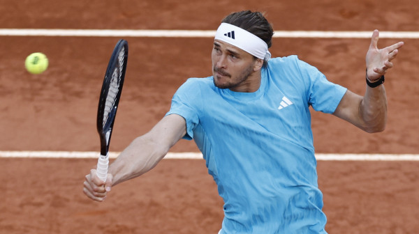 Zverev uz malo muke zaboravio Sinera