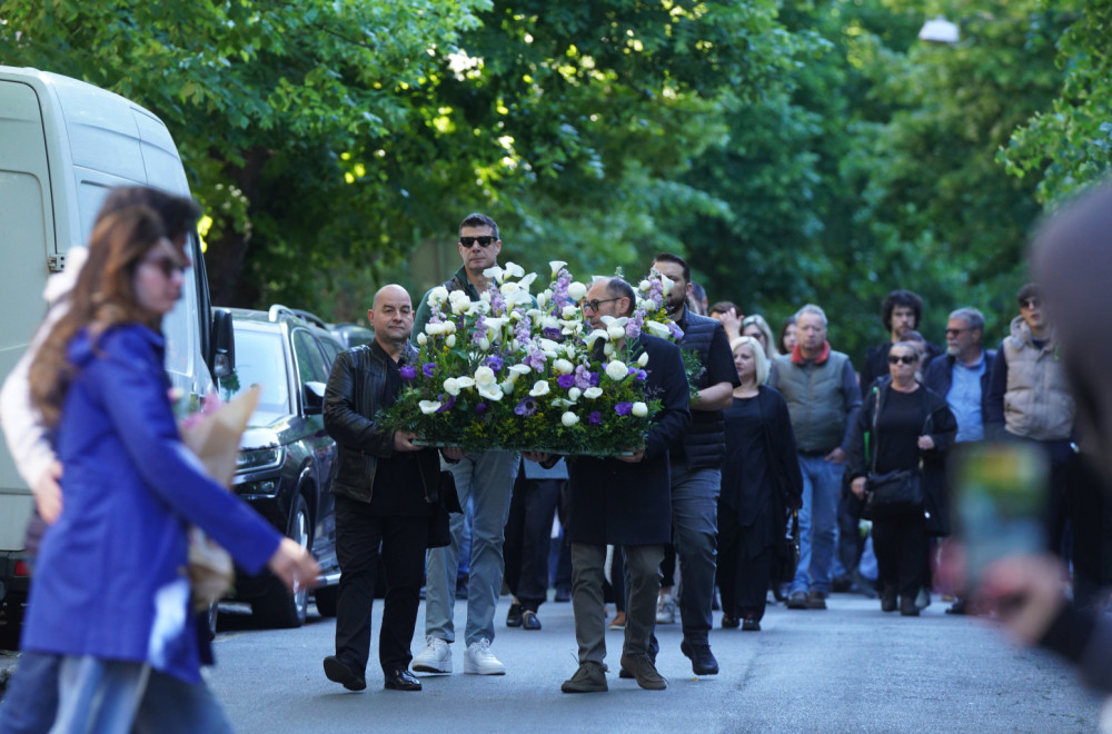 "Space of Silence" in front of 'Ribnikar': Families and citizens pay tribute to the victims; Art exhibition
