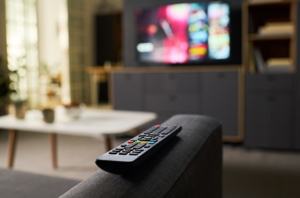 Prekinut program na svim televizijama u Srbiji: Svi ekrani se zacrneli, na njima potresna poruka FOTO