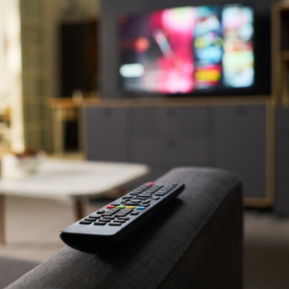 Prekinut program na svim televizijama u Srbiji: Svi ekrani se zacrneli, na njima potresna poruka FOTO