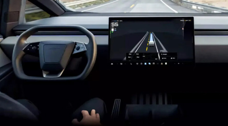 Teslin autopilot prešao 10 milijardi milja, ali vozač i dalje mora da drži ruke na volanu