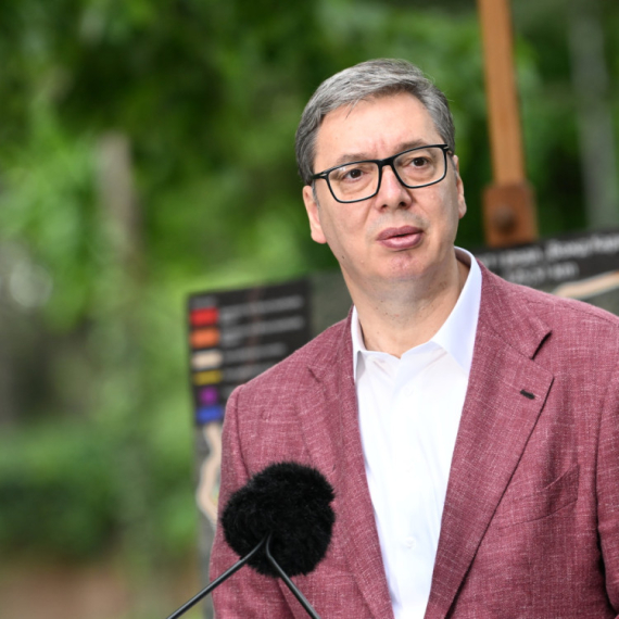 Oglasio se Vučić: "Srbiji nije potrebno ludiranje neodgovornih ljudi"; "Potrebne su nam ozbiljne reforme"