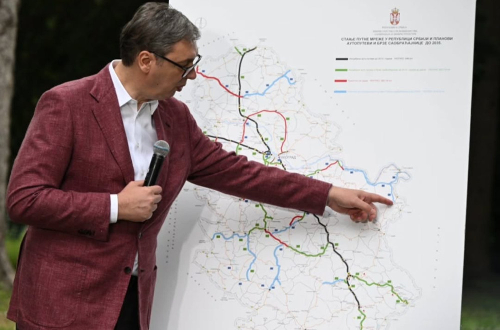 Vučić pokazao mapu – sve je jasno: "Ovo crno je izgrađeno do 2012. godine, ovo crveno – to sada gradimo"
