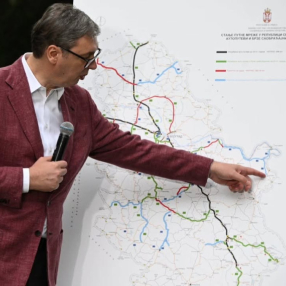 Vučić pokazao mapu – sve je jasno: "Ovo crno je izgrađeno do 2012. godine, ovo crveno – to sada gradimo"