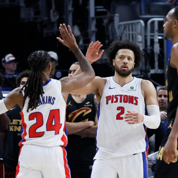 Detroit nezaustavljiv: Pistonsi na krilima Keningema i Hejsa pregazili Klivlend za 2-0! VIDEO