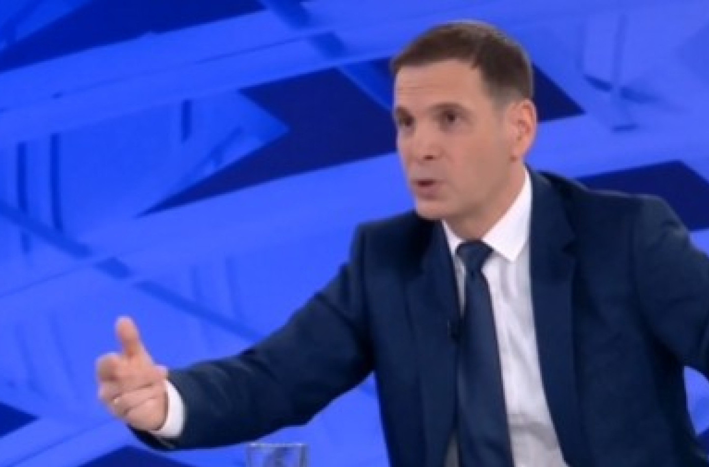 Jovanović osuo paljbu jer mu se nije svidelo pitanje novinarke, pa otkrio rasulo među blokaderima VIDEO