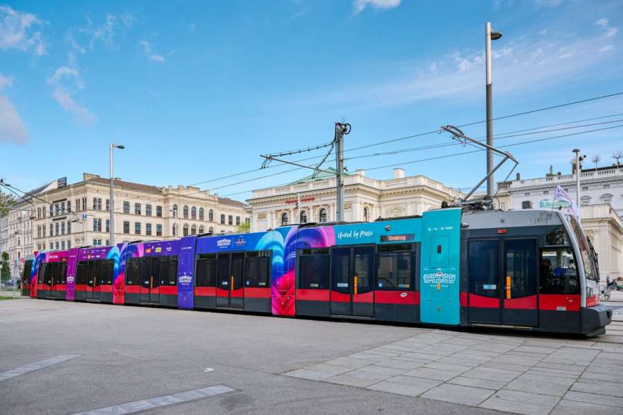 Evrovizijska groznica trese Beč: Svetleći mostovi, muzički tramvaji i katanci za zaljubljene FOTO