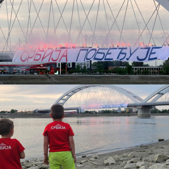 Predivna slika iz Novog Sada: Veliki natpis "Srbija pobeđuje" na Žeželjevom mostu FOTO/VIDEO