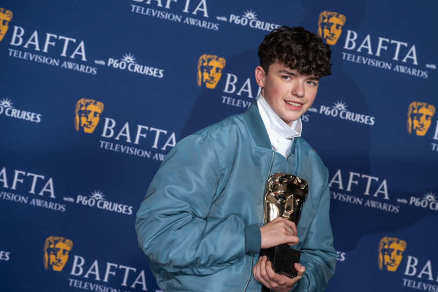 BAFTA u znaku Netfliksa: Serija Adolescencija osvojila najvažnije nagrade FOTO