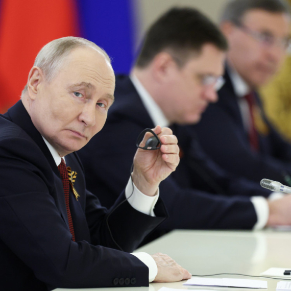 Putin zabranio nošenje satova