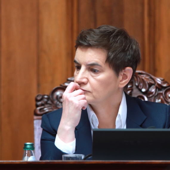 Blokaderi aplaudirali jezivim uvredama o Srbiji; Brnabić oštro odgovorila VIDEO