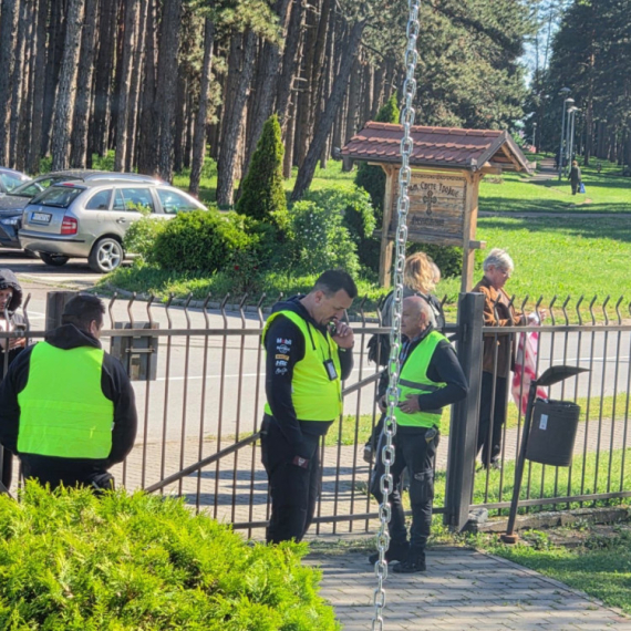 Propao još jedan skup blokadera: Pozvali ceo Šabac, a došlo im troje ljudi FOTO