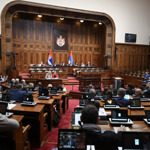Završena sednica Skupštine; Brnabić žestoko odgovorila opoziciji: "Srbiju branimo od vas, blokadera" VIDEO