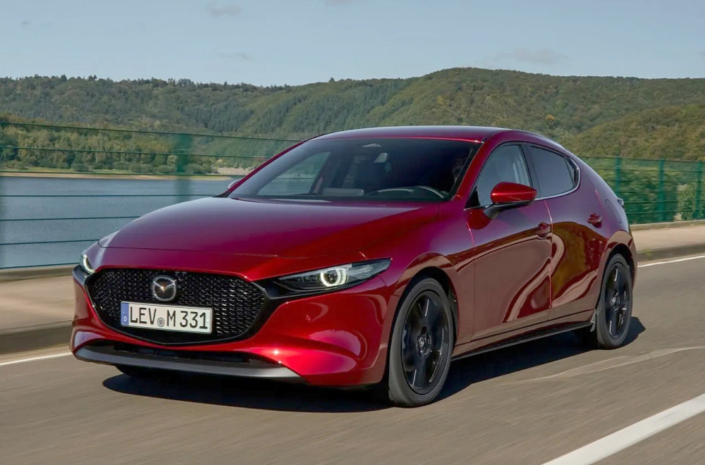 Mazda tiho unapredila "trojku": Nove tehnologije stižu bez velikih promena dizajna FOTO