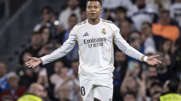 Bernabeu izviždao Mbapea i Vinisijusa: "Kada budu igrali onako kako znaju, aplauzi će se vratiti" VIDEO