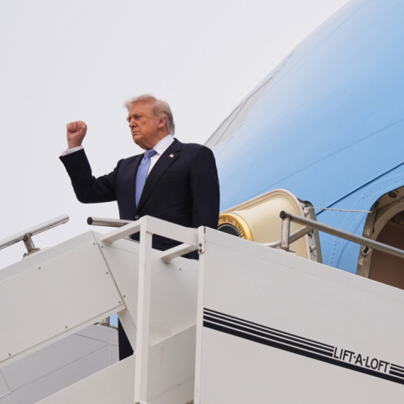 "Air Force One" je poleteo...