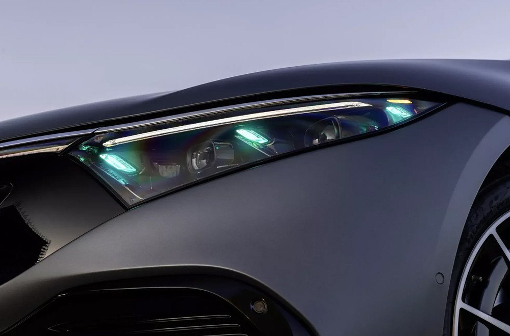 Nova signalizacija na automobilima menja pravila vožnje: Evo šta znači tirkizno svetlo