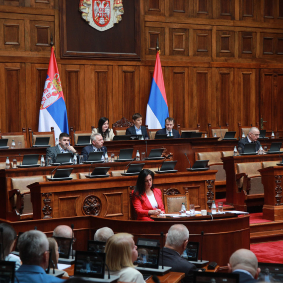 Poslanici raspravljaju o izmenama seta izbornih zakona; Vujić: "Preporuka ODIHR-a da obuka bude obavezna"