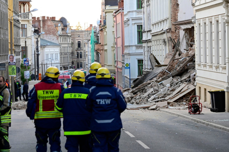 Srušila se zgrada u Nemačkoj; Spasioci tragaju za preživelima FOTO/VIDEO