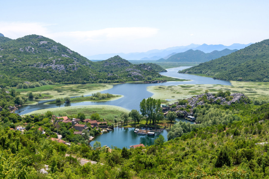 Skriveno selo u Crnoj Gori izgleda kao raj na zemlji: Magični prizori na obali Skadarskog jezera FOTO