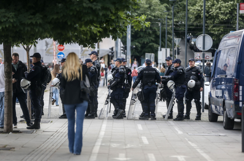 Pristojna Srbija se ne predaje: Uprkos blokaderskom nasilju građani zadržavaju smirenost