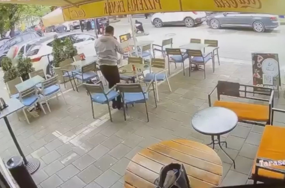 Teška nezgoda ispred škole u Novom Pazaru: Devojka na trotinetu završila u bolnici, vozač skutera bez dozvole
