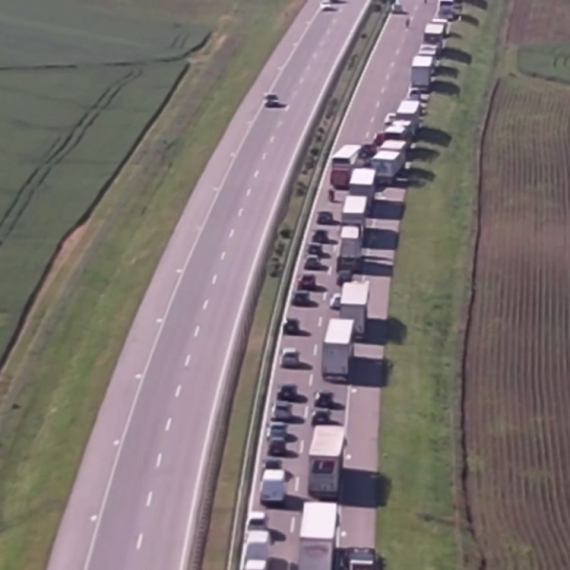 Collapse on the Subotica–Novi Sad highway; A truck overturned – kilometer-long traffic jams are forming PHOTO