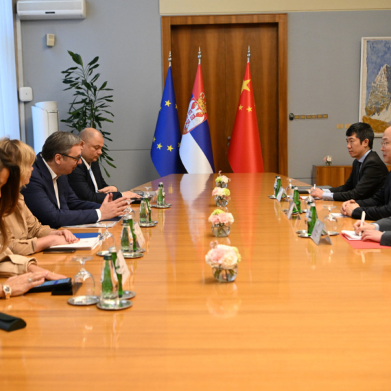 Vučić razgovarao sa ambasadorom NR Kine Li Mingom; "Poseta Kini najznačajnija" FOTO