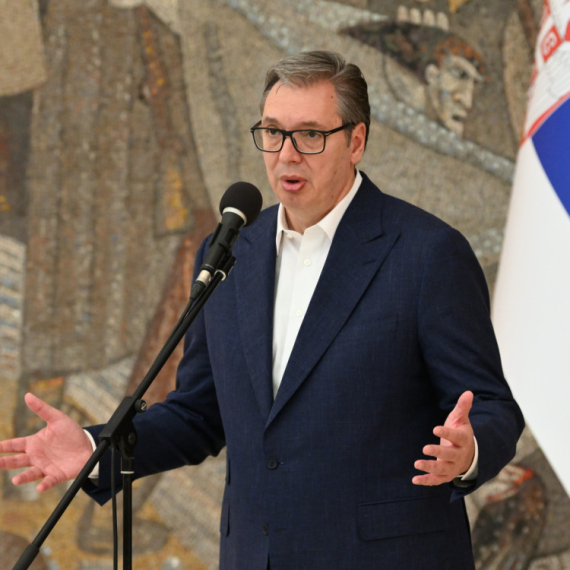 Vučić o novom zakonu: "Hoćeš da radiš u državnoj službi, moraš da se obavežeš"