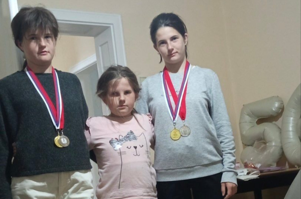 Dobro se dobrim vraća: Sestre Milenković iz Kruševca dobile krov nad glavom, zahvaljući dobrim ljudima