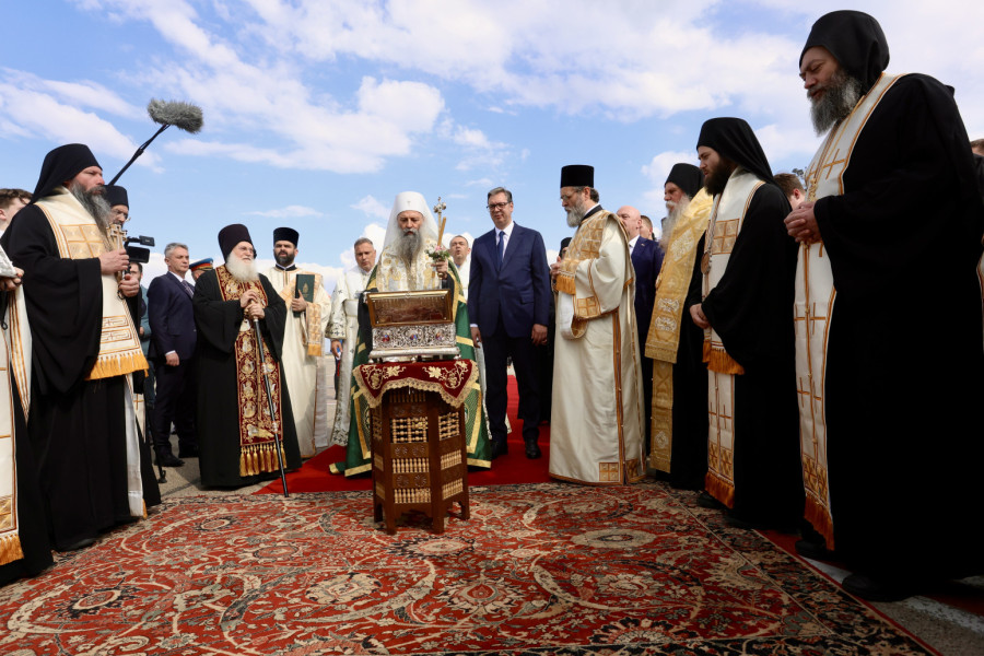 Pojas Presvete Bogorodice stigao u Srbiju; Svetinju dočekali Vučić i Porfirije; Velika čast i nada FOTO