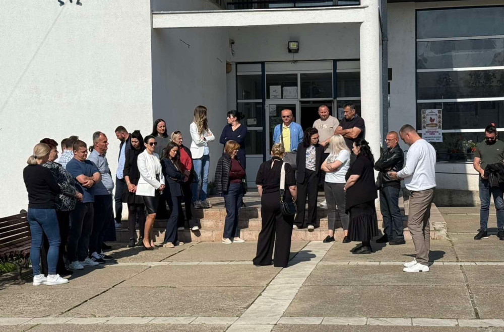 Skupovi podrške uhapšenim direktorima u Gračanici i danas; Srpska lista: "Nastavićemo dok ih ne oslobode"