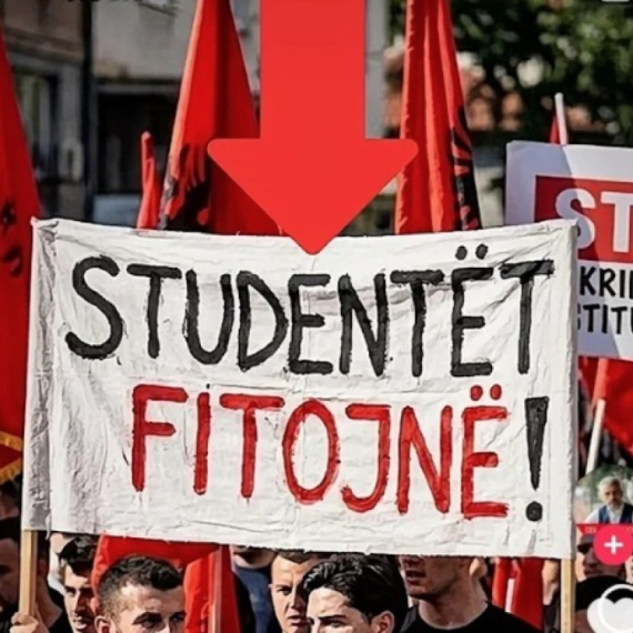 Evo ko podržava blokadere: Podrška stigla i od Albanaca – u Skoplju razvijen transparent FOTO