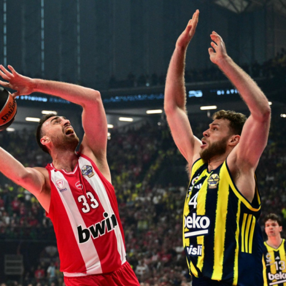 Olimpijakos melje Fener!