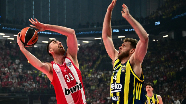 Olimpijakos melje Fener!