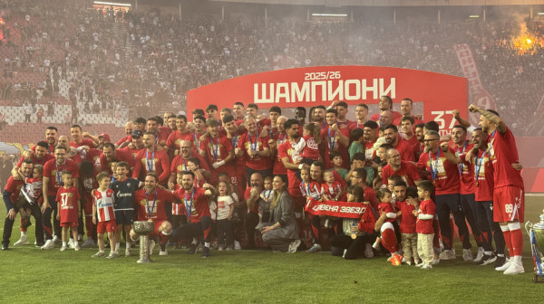 Zvezda podigla pehar!